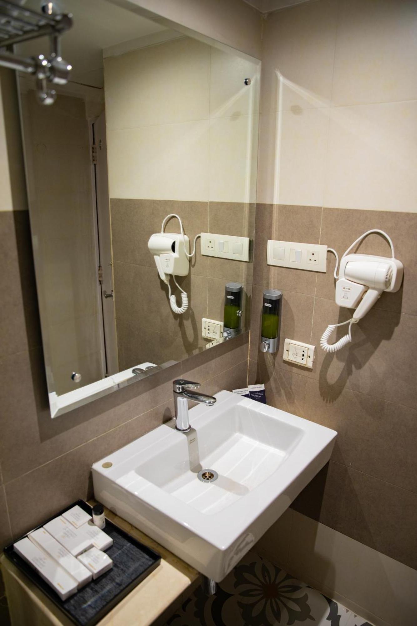 Grand Continent Secunderabad A Sarovar Portico Affiliate Hotel ภายนอก รูปภาพ