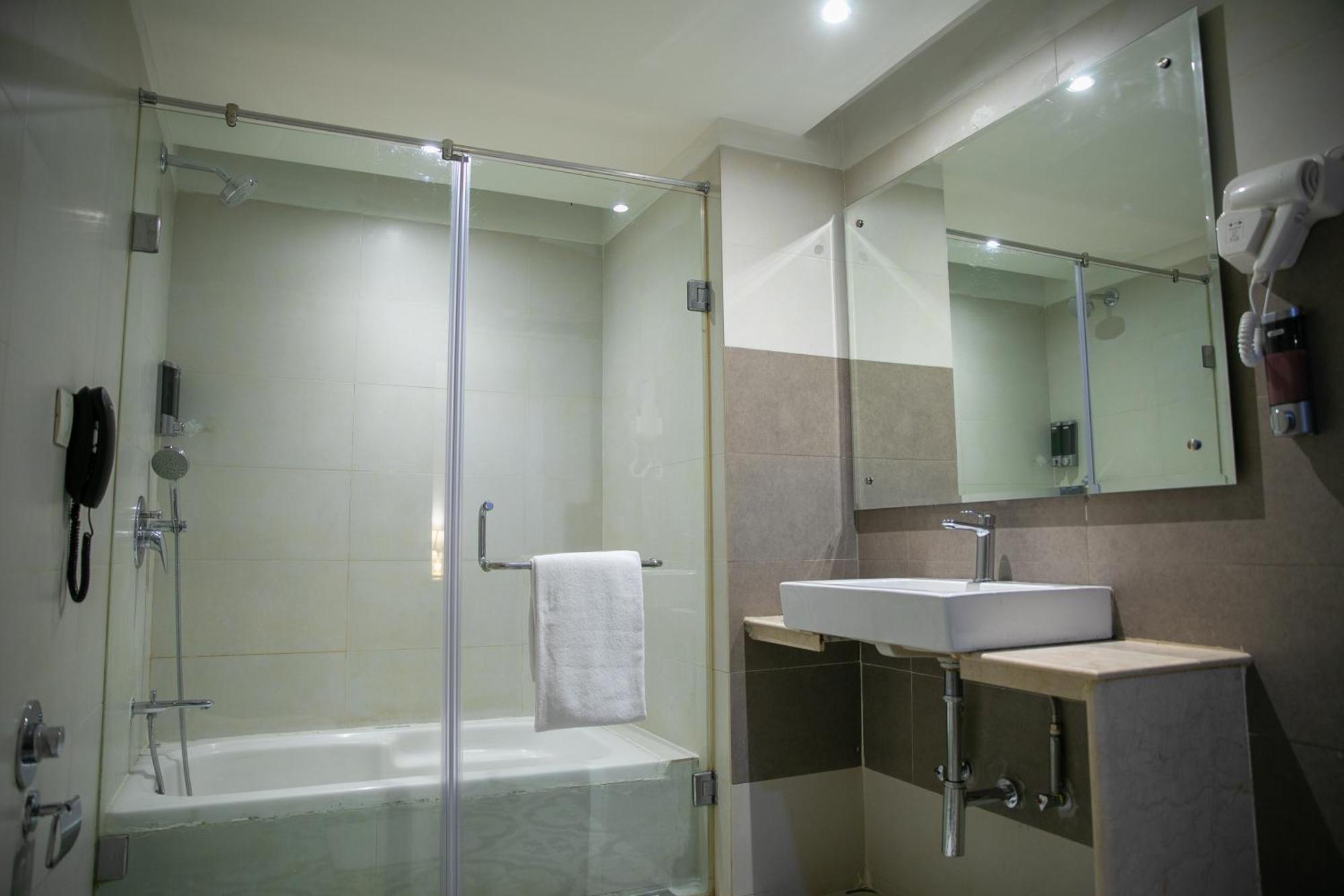 Grand Continent Secunderabad A Sarovar Portico Affiliate Hotel ภายนอก รูปภาพ